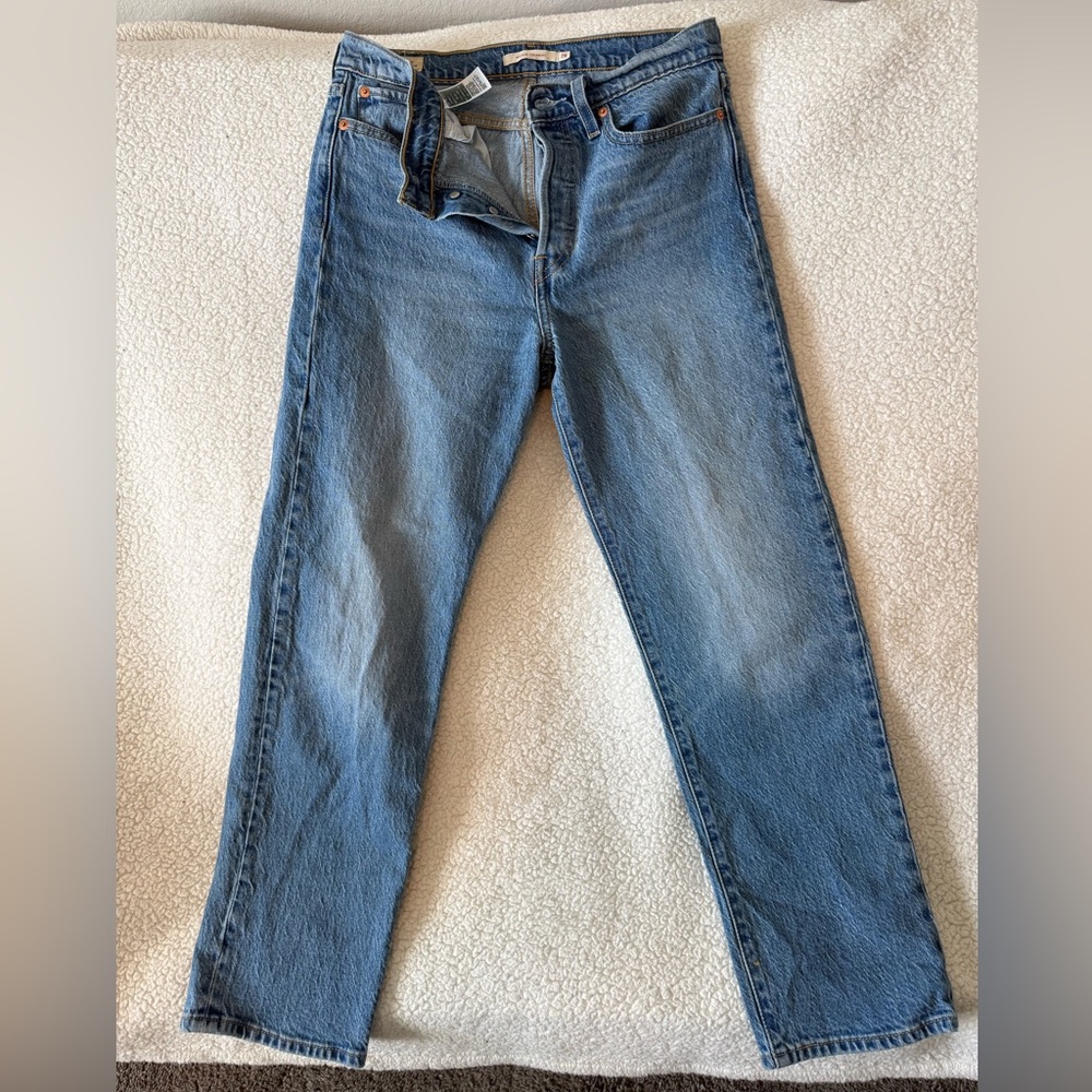 Levi’s Wedgie Straight Jeans
Size 28
Length 28